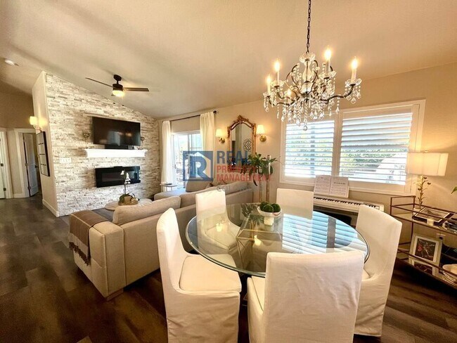 Building Photo - 3640 Inspiration Dr