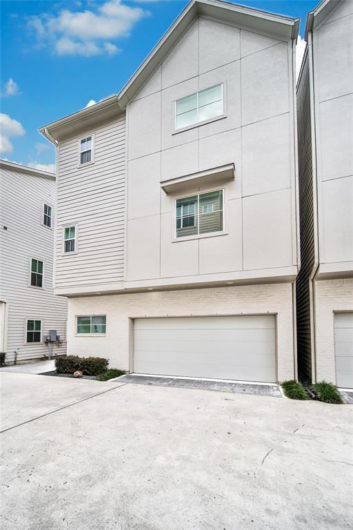 Building Photo - 806 Detering St