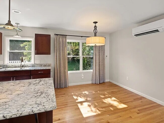 Building Photo - Modern Comfort on East Terrace — Perfect for Families or Professionals