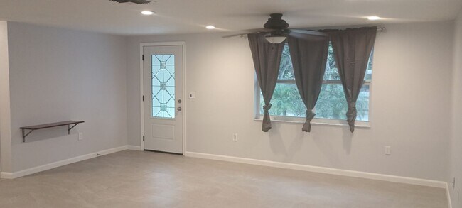 Building Photo - 6737 Udell Ln