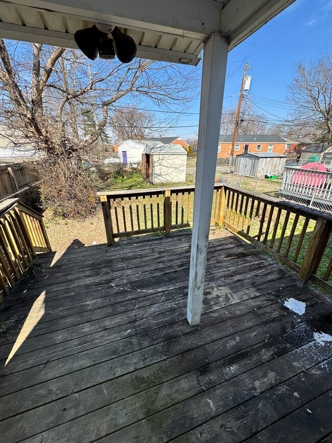 Building Photo - 2 bedroom house in Church Hill! Central air, yard, all electric and laundry!