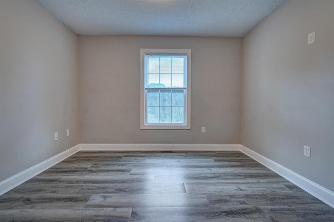 Building Photo - 430 Twisted Oak Dr NW