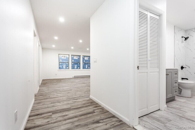 Building Photo - 300 Highland Ave