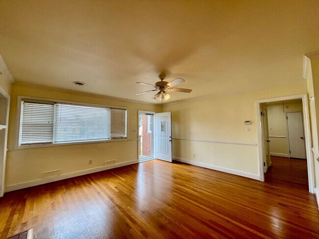 Building Photo - 1109 Smithfield Ave