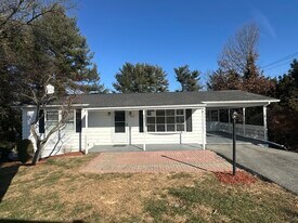 Building Photo - 809 E D St