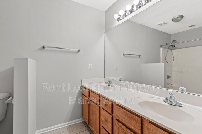 Building Photo - 1055 Duval St