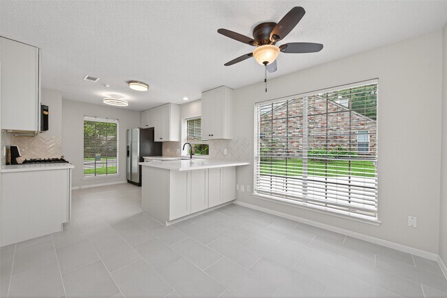 Building Photo - 106 Breezy Point Pl