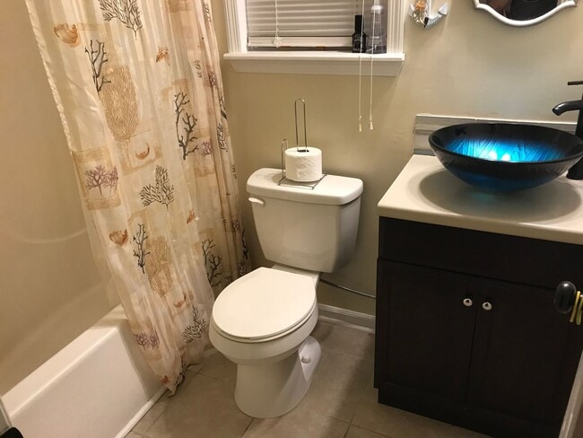 Building Photo - MOVE IN SPECIAL $500.00 OFF FIRST MONTH RE...