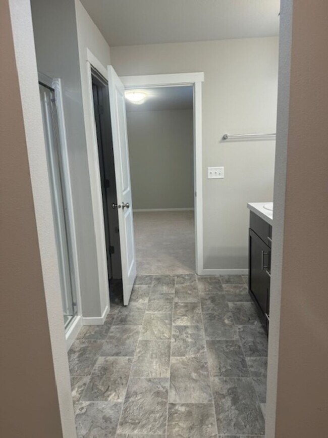 Building Photo - Welcome to your dream home in Cle Elum!