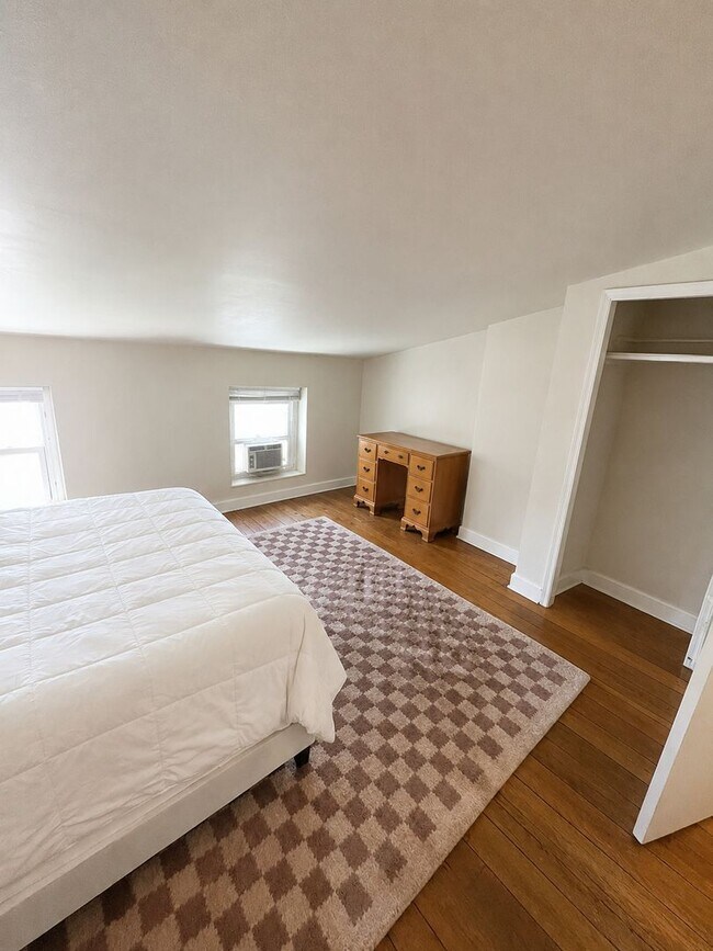 Building Photo - Charming 3-Bedroom Home Available Soon in Manayunk