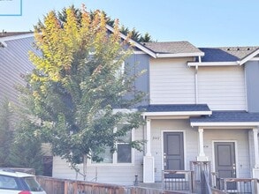 Building Photo - 2442 Brackenfern Blvd