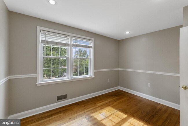 Building Photo - 1541 Doxbury Rd