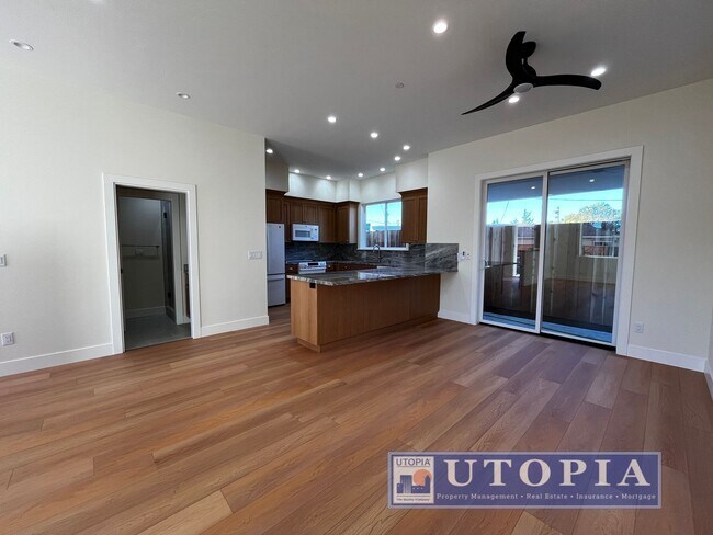 Building Photo - Beautiful 3 Bedroom, 3 Bathroom Duplex Unit Located on the Upper Westside of Santa Cruz. Brand ne...