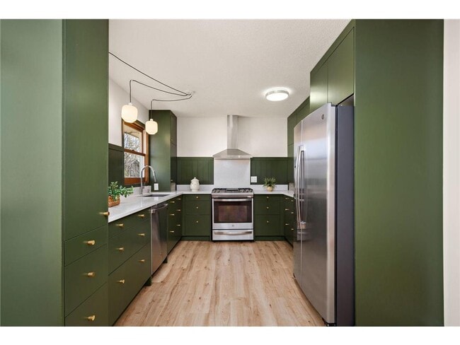 Building Photo - 953 Redwood Dr