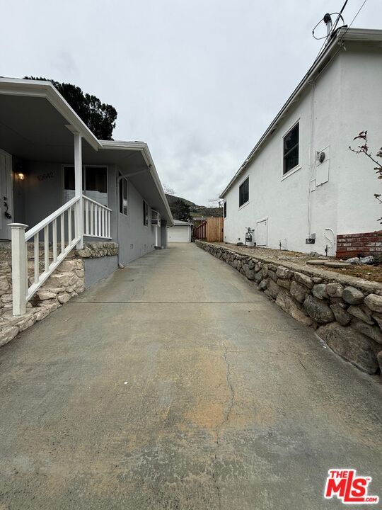 Building Photo - 10642 Samoa Ave