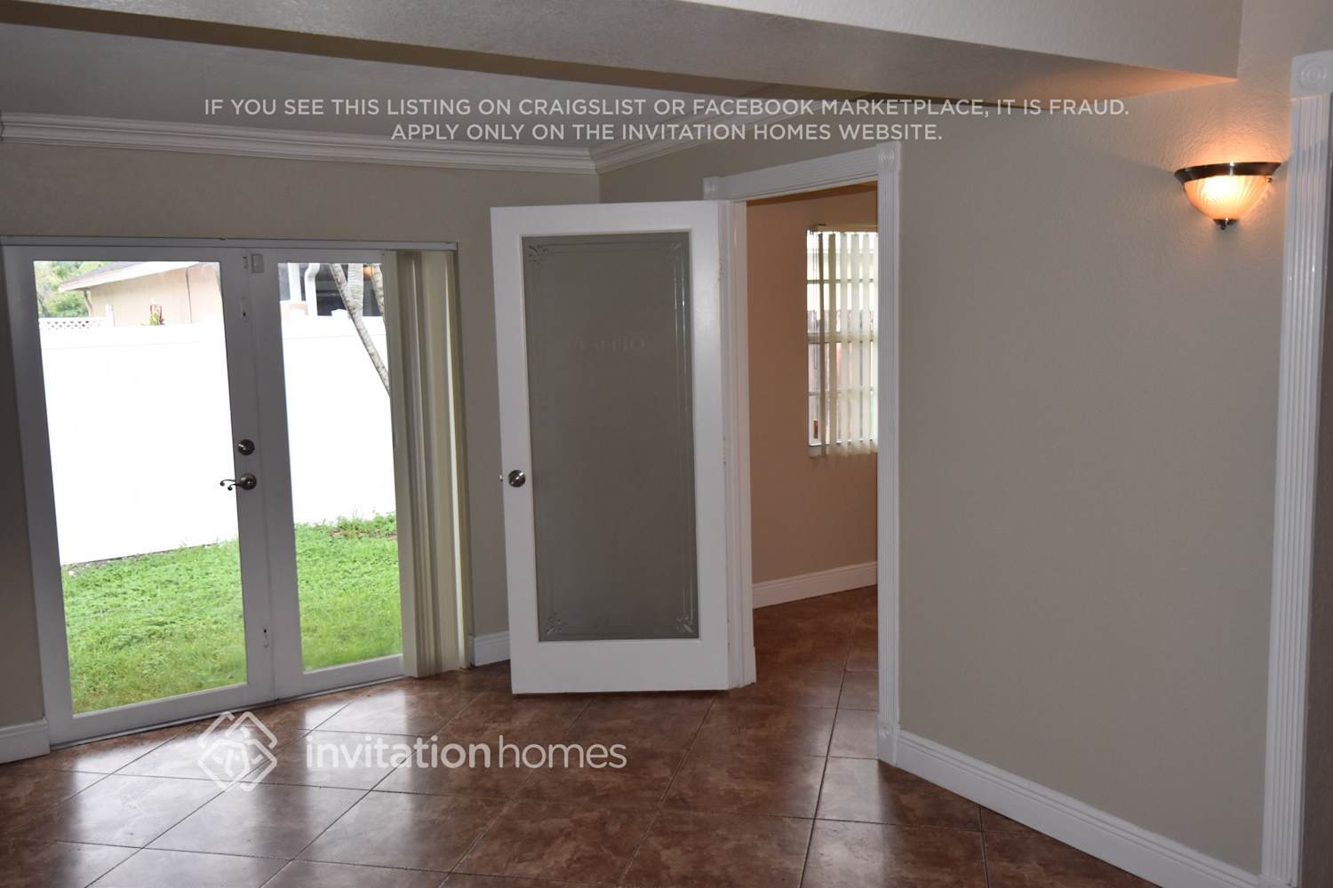 Building Photo - 9811 SW 13th Ct