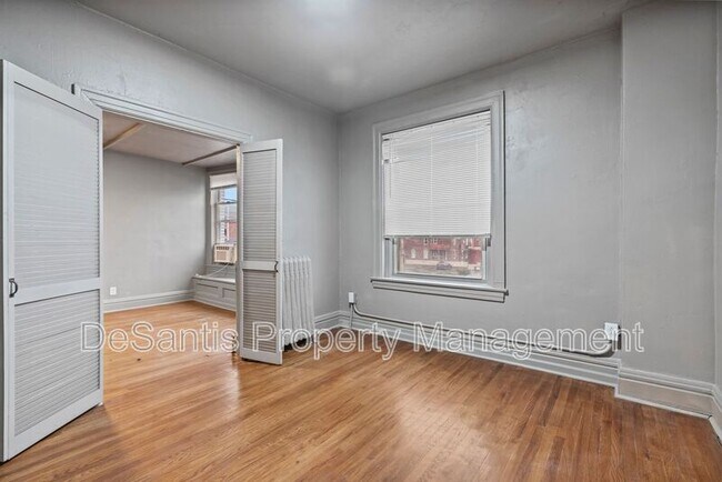 Building Photo - 512 S Millvale Ave