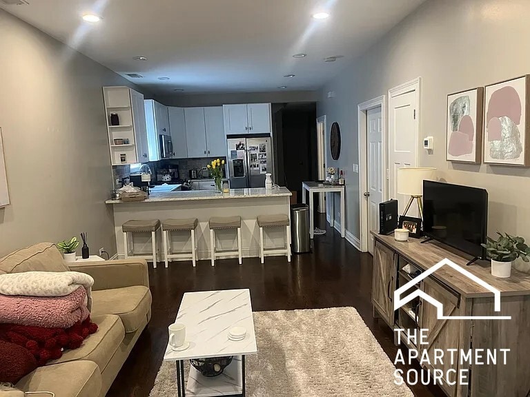 Building Photo - 2732 N Wilton Ave