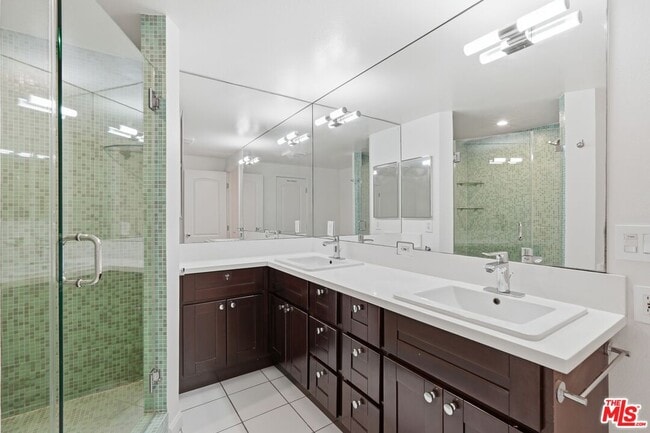 Building Photo - 1557 S Beverly Glen Blvd