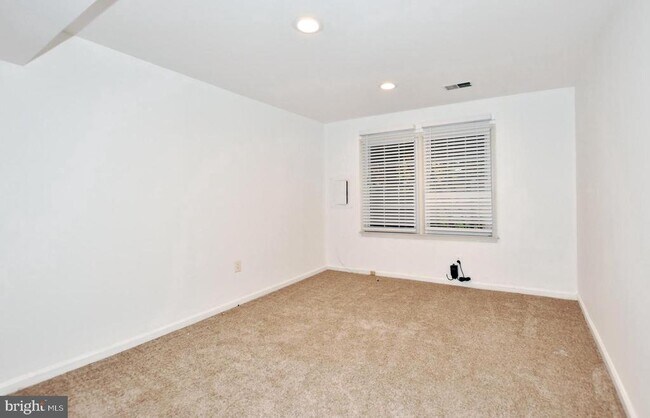 Building Photo - 10121 Crestberry Pl