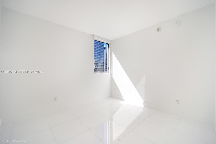 Building Photo - 1300 Brickell Bay Dr