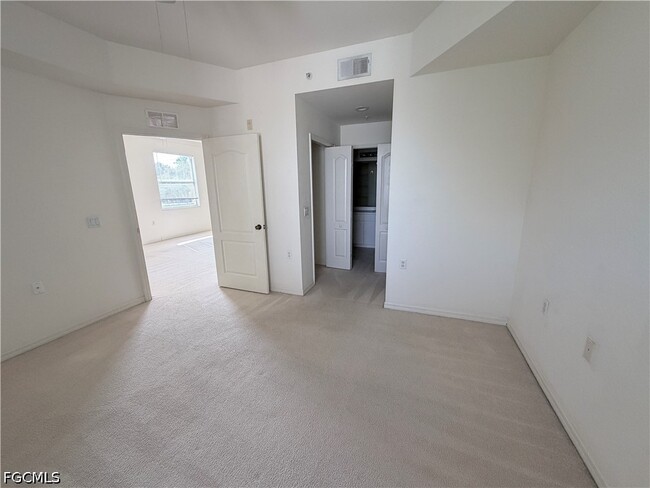 Building Photo - 8450 Kingbird Loop
