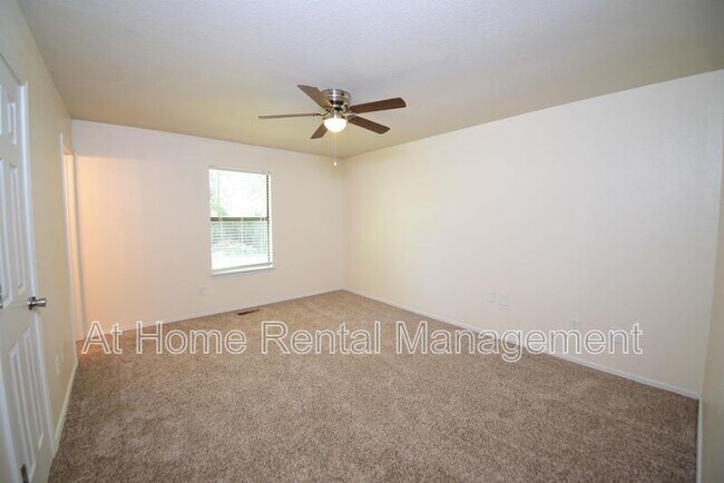 Building Photo - 1717 N Desert Palm Ave