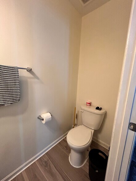 1st floor bathroom - 70 Fast View Dr