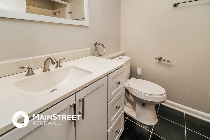 Building Photo - 1335 E 3rd Ave