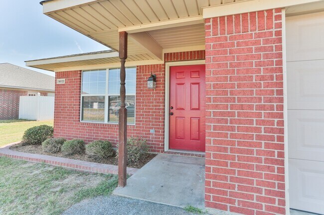 Building Photo - 16140 Rolling Meadows Dr