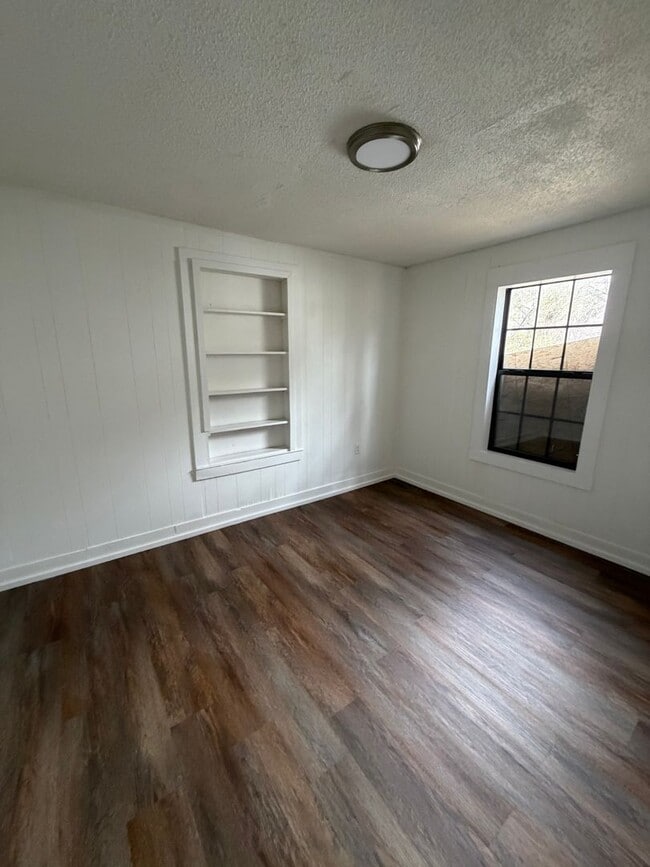 Building Photo - 3081 Sunrise St