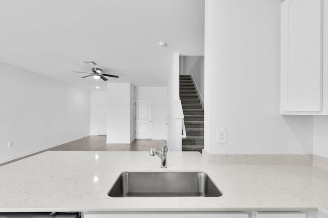 Building Photo - 4915 SW 81st Lp