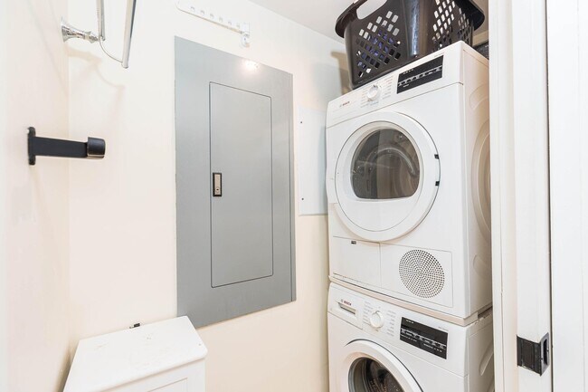 Building Photo - 1 Franklin St