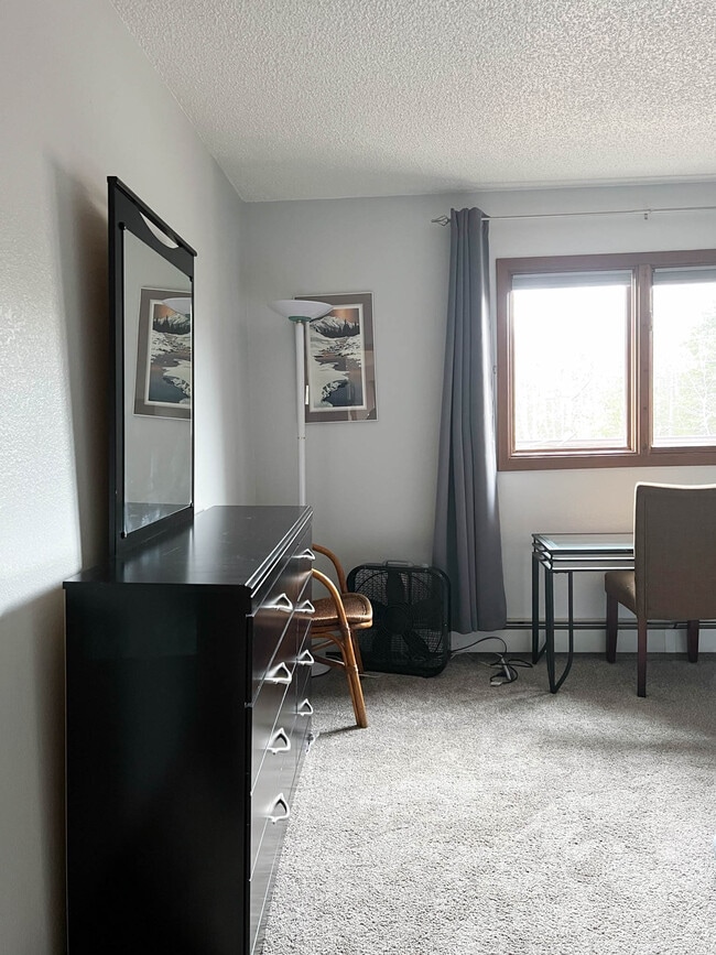 Building Photo - 4764 Mills Dr