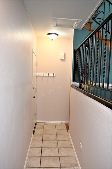 Building Photo - 12820 Willow Ln
