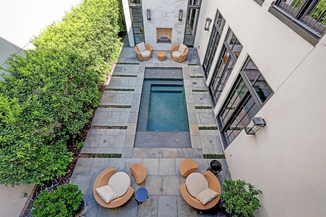 Building Photo - 2521 Westgate Dr