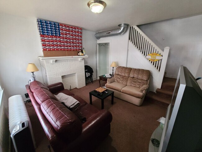Primary Photo - Four Bedroom House on Chesterfield!