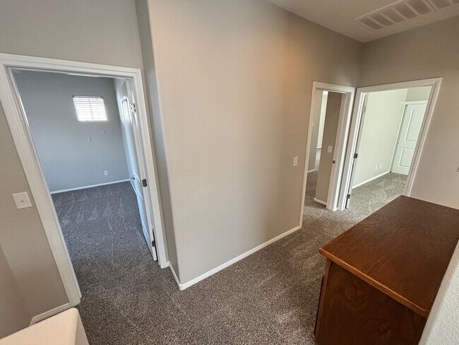 Building Photo - Gorgeous 3Bed/2.5Bath/2Car, 2-Story Home located in Loretta Bay