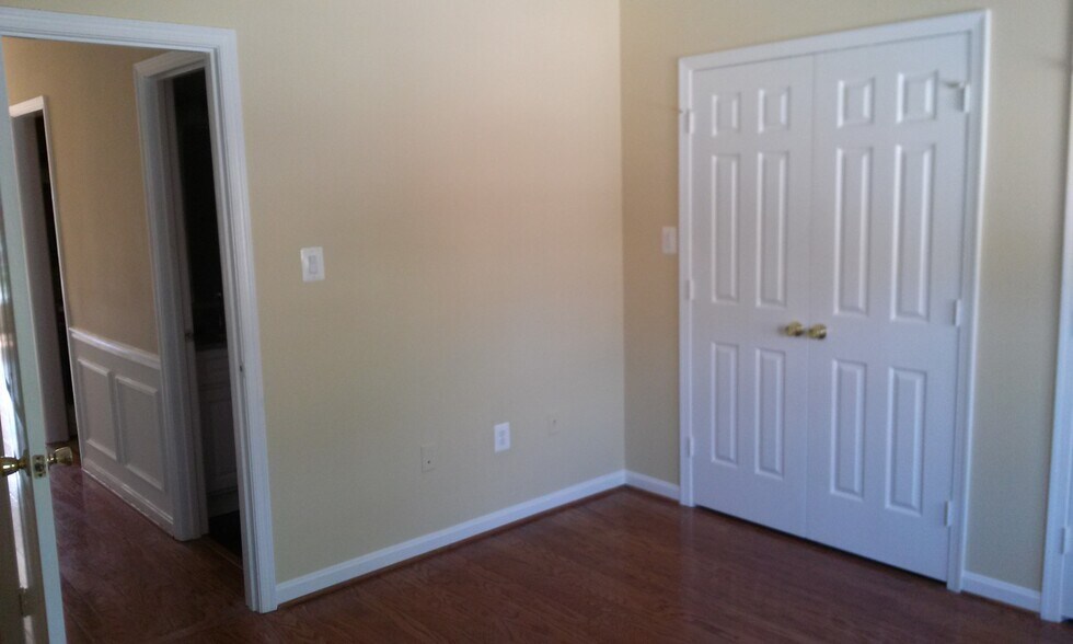 2 Large lighted bedroom closets - 236 Maryland Ave NE