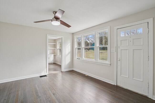 Building Photo - 2713 Brunswick Dr