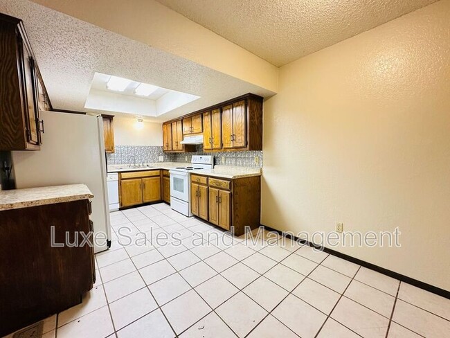 Building Photo - 7208 Kings Manor Ct