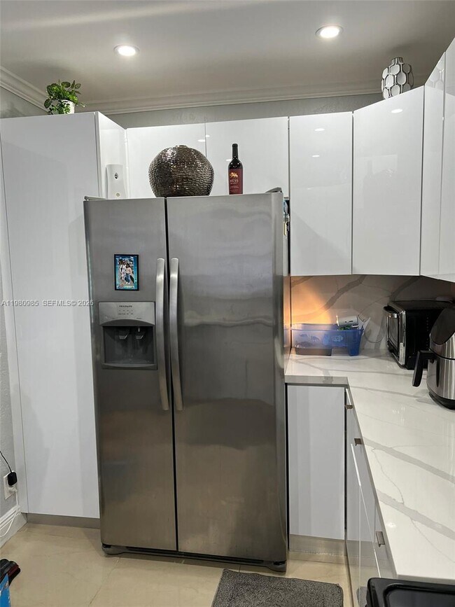 Building Photo - 13715 Kendale Lakes Cir