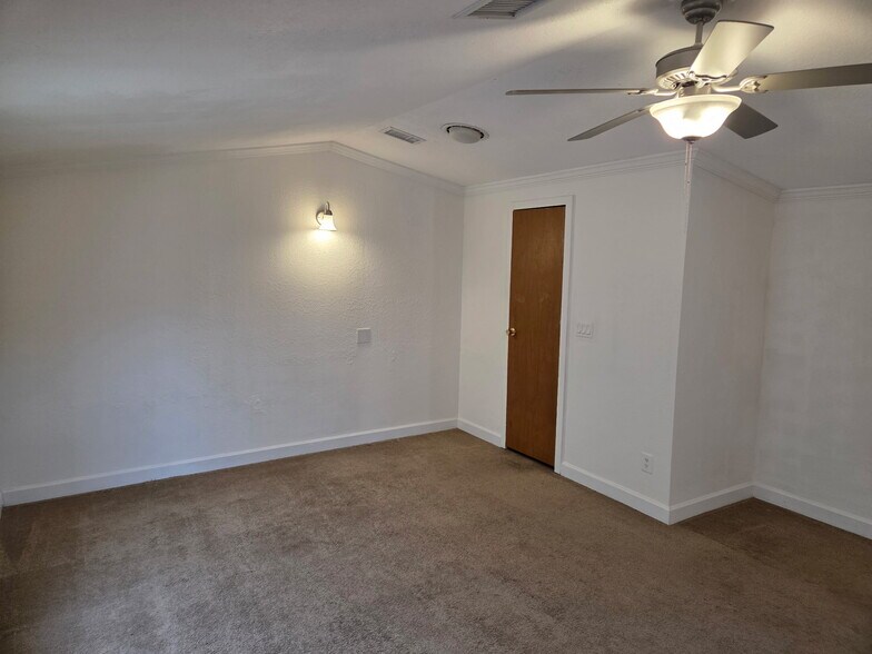 Building Photo - 17014 Meridian Blvd