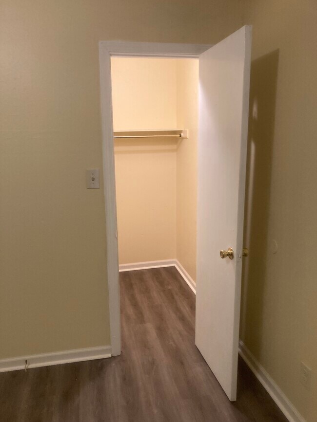 Building Photo - 33 Rushwood Dr