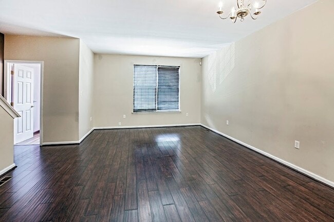 Building Photo - Charming Townhome in Brennan Estates