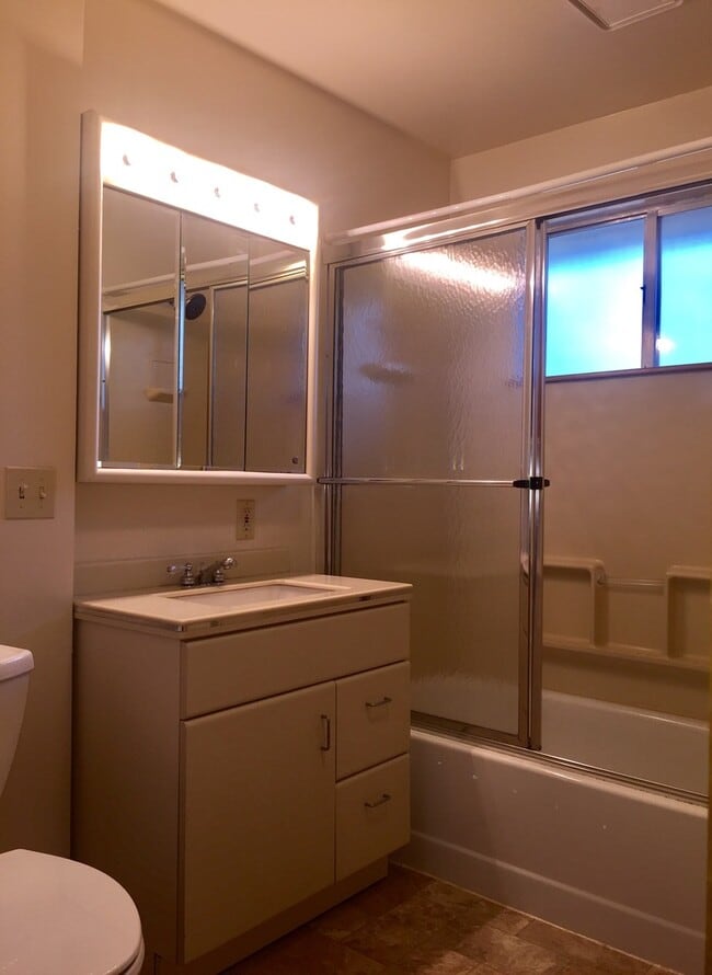 Building Photo - Beautifully Refinished 4BR 2BA Home on Lar...