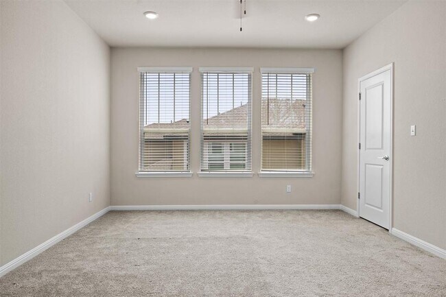Building Photo - 1020 Vista View Dr