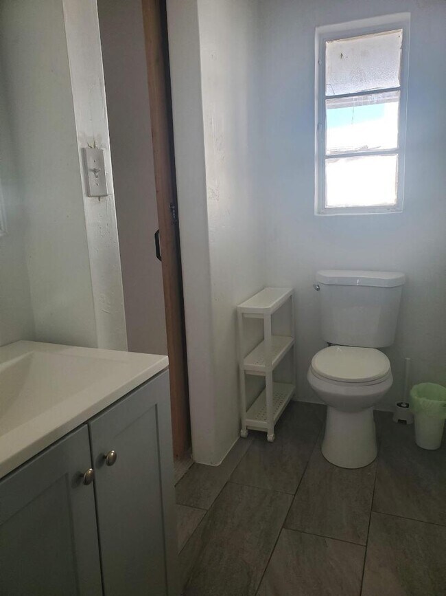 Building Photo - 1520 W Encanto Blvd