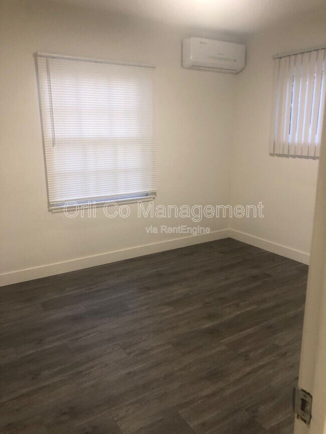 Building Photo - 6500 Balboa Blvd