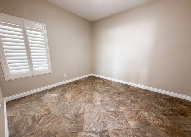 Building Photo - 3630 Vanderbilt Dr